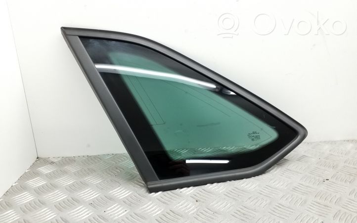Skoda Rapid (NH) Fenêtre latérale avant / vitre triangulaire 5JJ845297