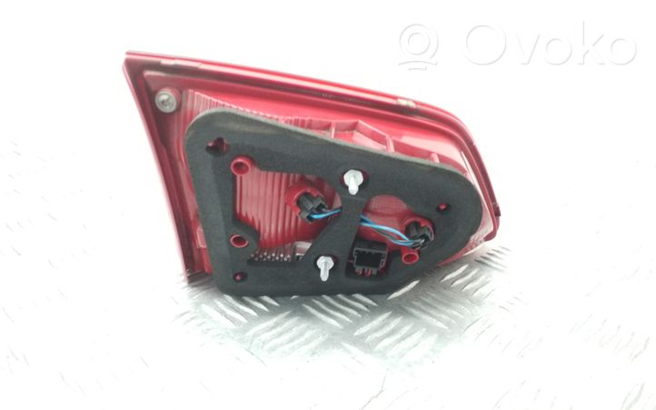 Volkswagen PASSAT B7 Lampy tylnej klapy bagażnika 3AF945094L