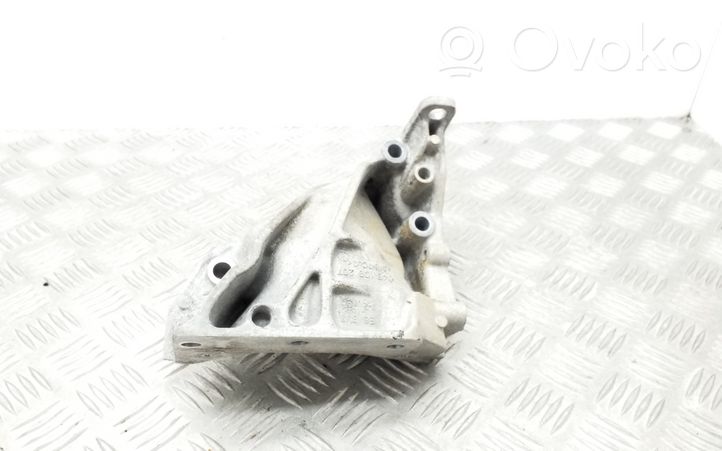 Skoda Fabia Mk3 (NJ) Support, suspension du moteur 04B199207