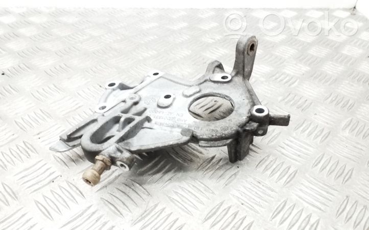 Skoda Fabia Mk3 (NJ) Support pompe injection à carburant 04B130379A