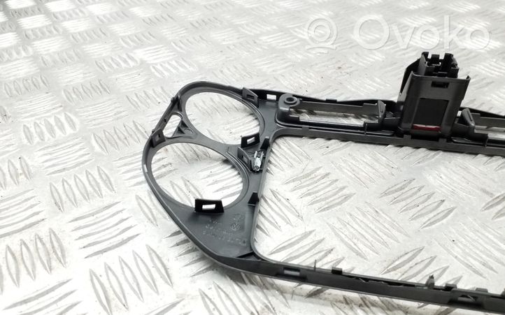 Volkswagen Tiguan Radiouztvērēja / navigācija dekoratīvā apdare 5M0858071K