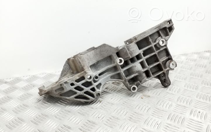 Volkswagen Tiguan Mocowanie alternatora 03L903139D