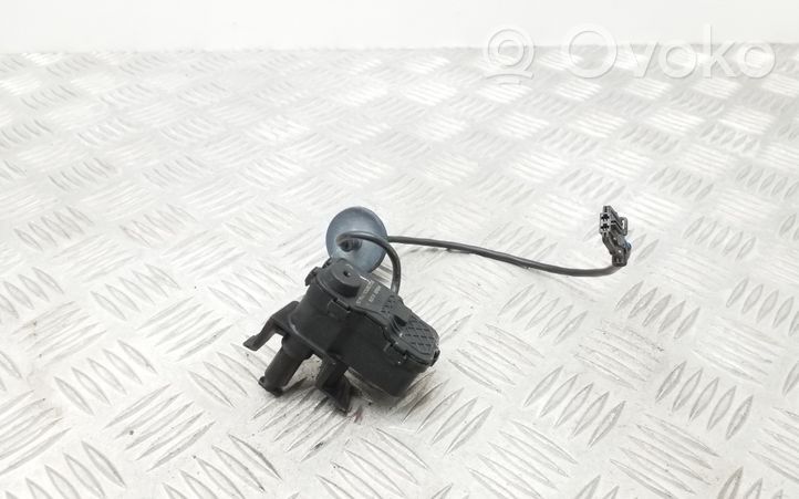 Volkswagen Jetta VI Serratura del tappo del serbatoio del carburante 5C6810773B