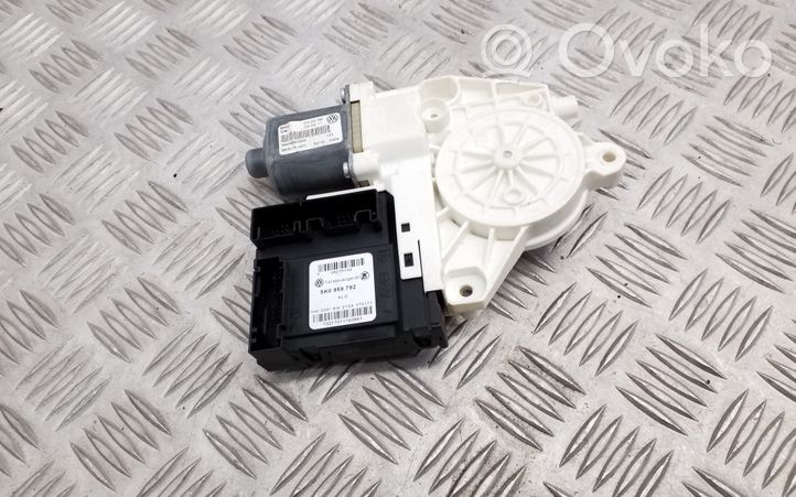 Volkswagen Tiguan Priekinis varikliukas langų pakėlėjo 5N0959702D