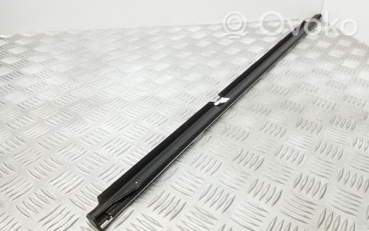 Volkswagen Tiguan Rivestimento modanatura del vetro della portiera posteriore 5N0839475