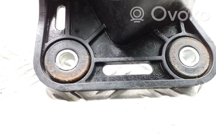 Volkswagen PASSAT B7 Gear shift cable bracket 1K0711789J