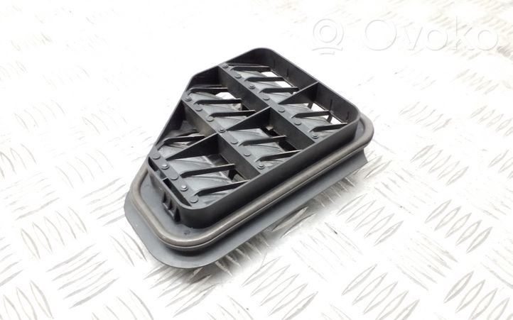 Volkswagen Tiguan Quarter panel pressure vent 5M0819465A