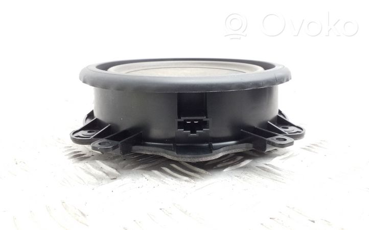 Audi A3 S3 A3 Sportback 8P Takaoven kaiutin 8P0035411C