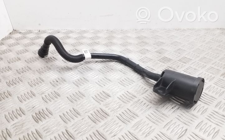 Audi A4 S4 B9 Breather hose/pipe 8W0133366G