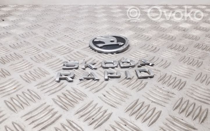 Skoda Rapid (NH) Logo, emblème de fabricant 5JJ853621