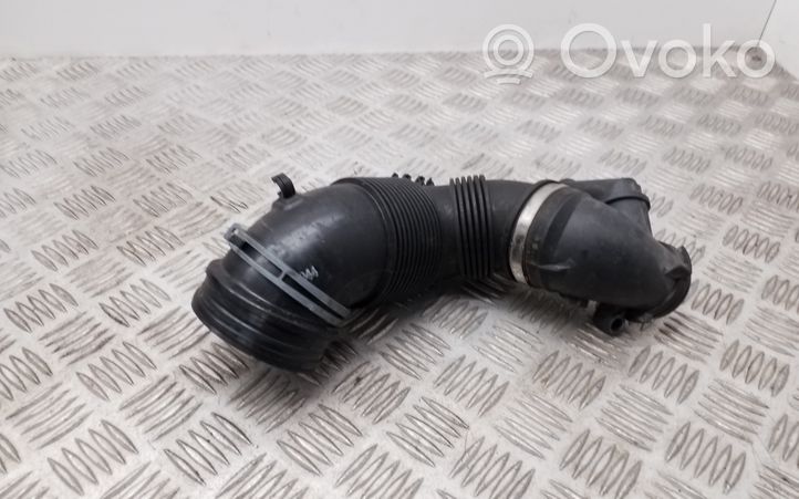 Volkswagen PASSAT B8 Część rury dolotu powietrza 5Q0129635