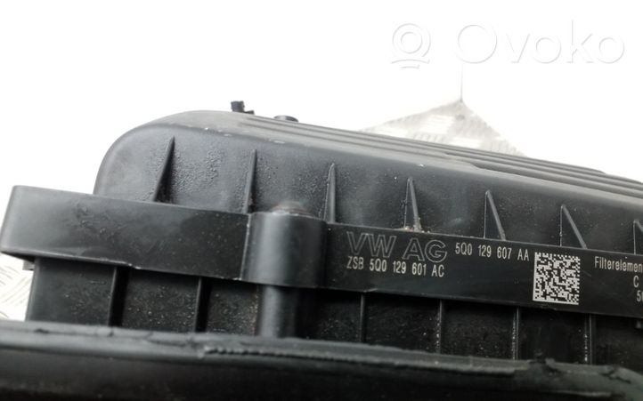 Volkswagen PASSAT B8 Caja del filtro de aire 5Q0129607AA
