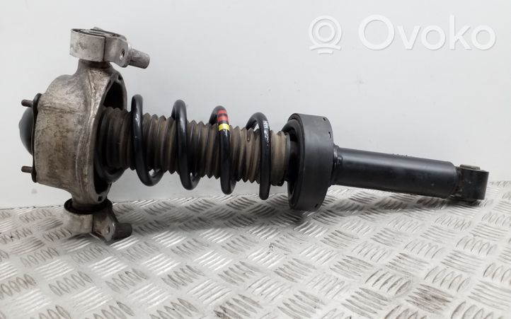 Volkswagen Touareg II Amortiguador trasero con muelle espiral 7P0512345