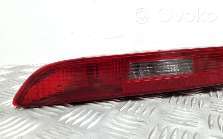 Audi Q3 8U Aizmugures bufera gaisma 8U0945096