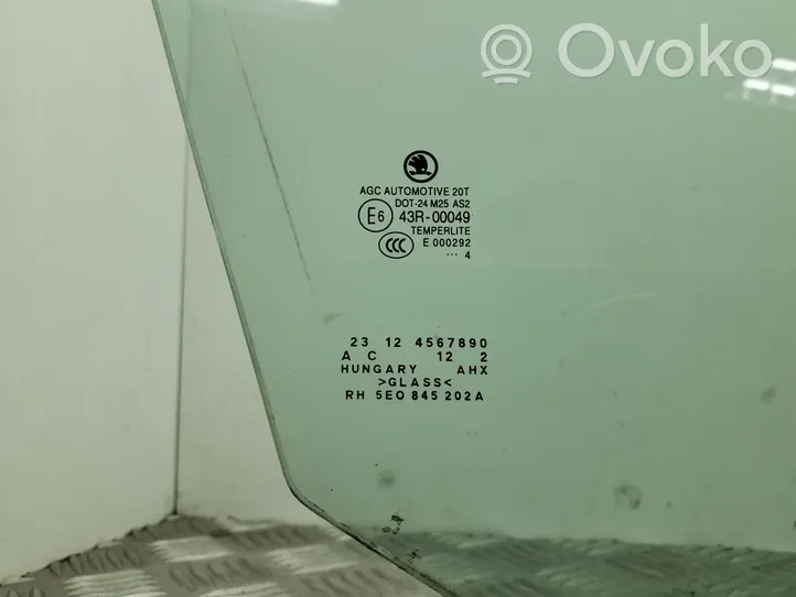 Skoda Octavia Mk3 (5E) Szyba drzwi przednich 5E0845202A