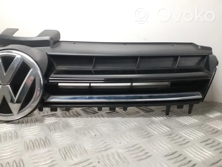 Volkswagen Tiguan Maskownica / Grill / Atrapa górna chłodnicy 5G0853653E