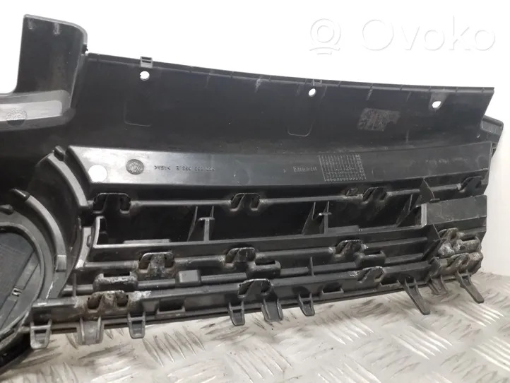 Volkswagen Tiguan Maskownica / Grill / Atrapa górna chłodnicy 5G0853653E