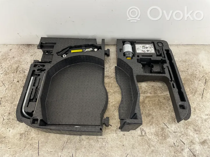 Audi TT TTS Mk2 Kit d’outils 8J0864501