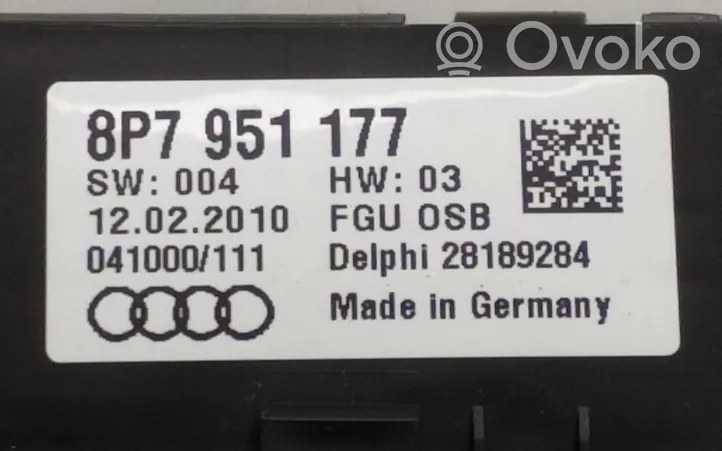 Audi A5 8T 8F Etuistuimen valo 8P7951177