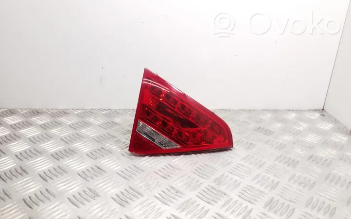 Audi A5 8T 8F Lampy tylnej klapy bagażnika 8T0945093A