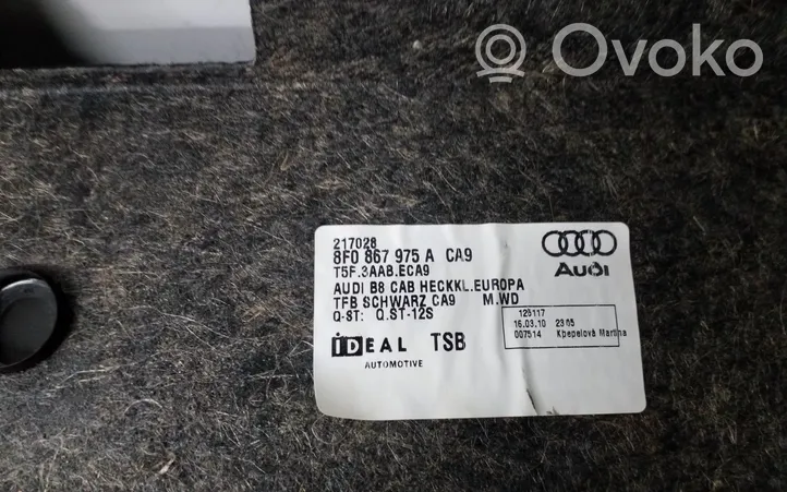 Audi A5 8T 8F Takaluukun alaosan verhoilu 8F0867975A