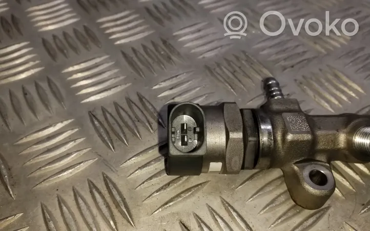 Audi A3 S3 8V Regulator ciśnienia paliwa 04L089B