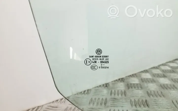 Volkswagen Jetta VI Front door window glass four-door 