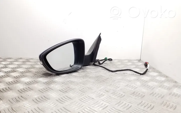 Volkswagen Jetta VI Front door electric wing mirror 