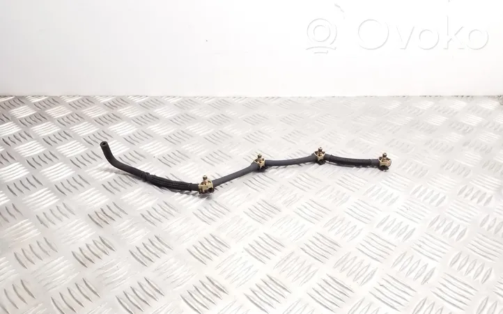 Volkswagen PASSAT B8 Fuel return line/hose 221417C