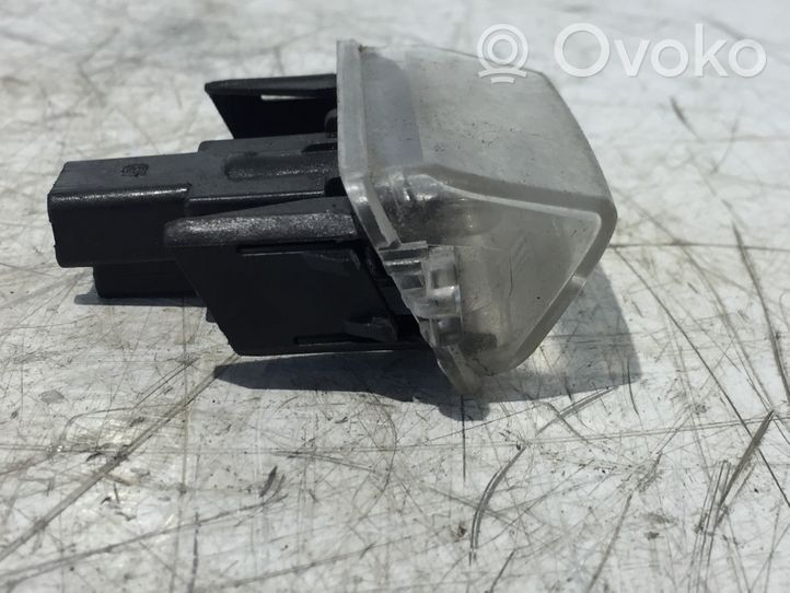 Toyota Yaris Lampa oświetlenia tylnej tablicy rejestracyjnej L000012