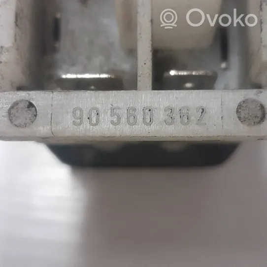 Opel Astra H Rezystor / Opornik dmuchawy nawiewu 90560362