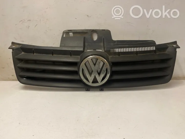 Volkswagen Polo Rejilla superior del radiador del parachoques delantero VW0703801