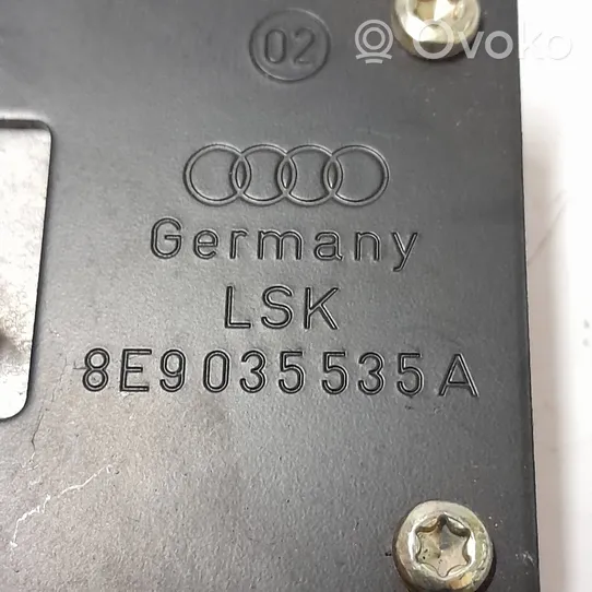 Audi A4 S4 B6 8E 8H Aerial antenna amplifier 8E0035456