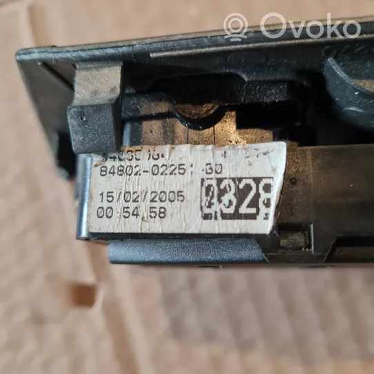 Toyota Corolla E120 E130 Interruttore di controllo dell’alzacristalli elettrico 8480202251B0