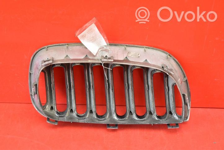 BMW X3 E83 Grille de calandre avant 3402909-06