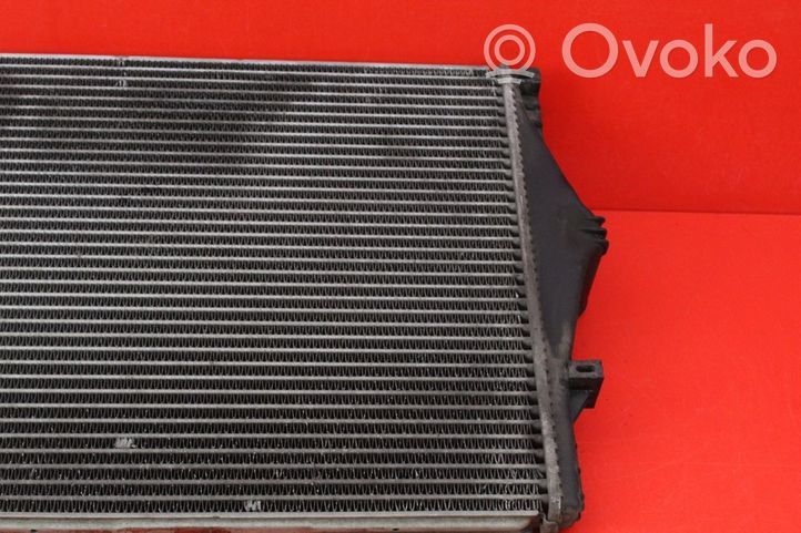 Volvo V70 Радиатор интеркулера 8649471