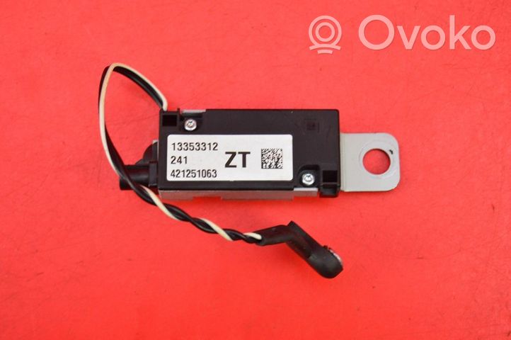 Opel Astra J Amplificatore 13353312