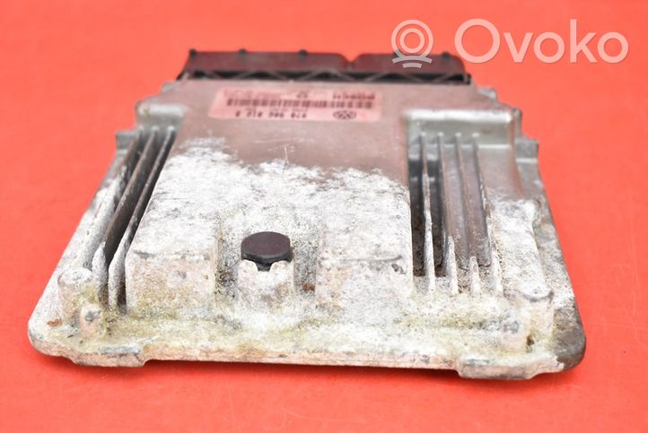 Volkswagen Phaeton Relay mounting block 070906016B