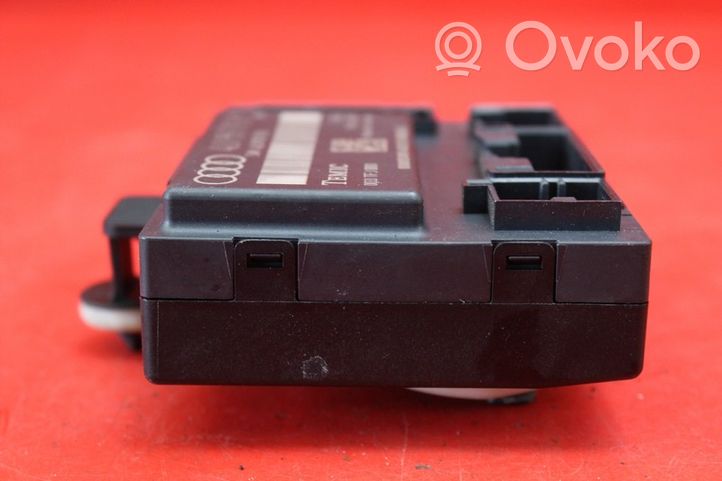 Audi Q7 4L Relay mounting block 4L0959792B