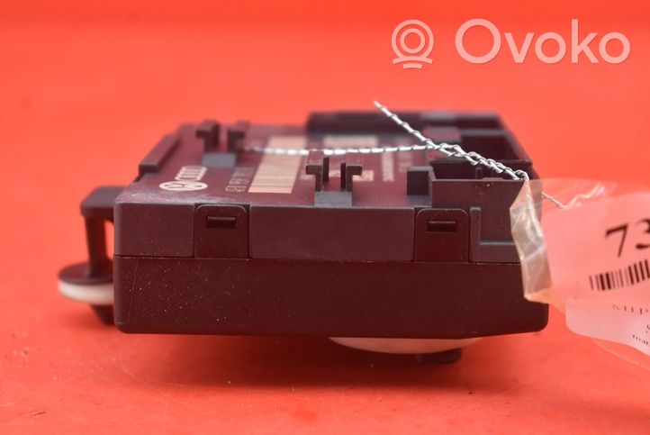 Audi Q7 4L Relay mounting block 4F0959792R