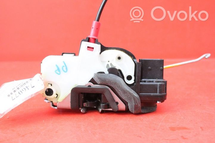 Chevrolet Orlando Front door lock 13579523