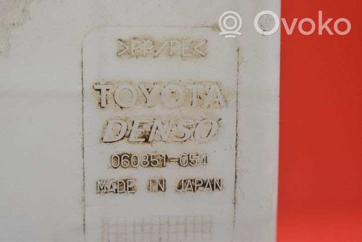 Toyota Corolla E110 Tuulilasinpesimen nestesäiliö 060851-054