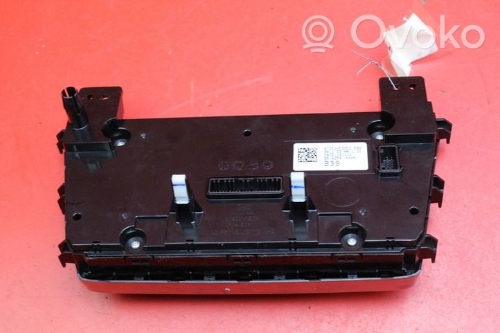 Hyundai Elantra VI Panel klimatyzacji 97250-F2DC0