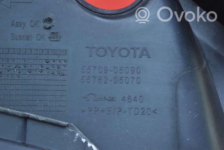 Toyota Avensis T270 Moldura del limpia 55708-05120