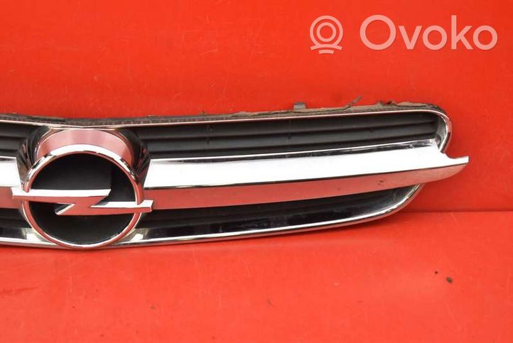 Opel Vectra C Atrapa chłodnicy / Grill 13106812