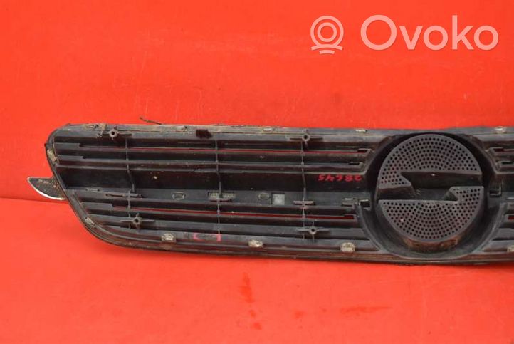 Opel Vectra C Atrapa chłodnicy / Grill 13106812