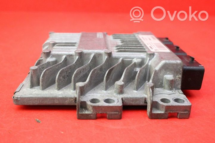 Renault Megane II Komputer / Sterownik ECU silnika 8200565863