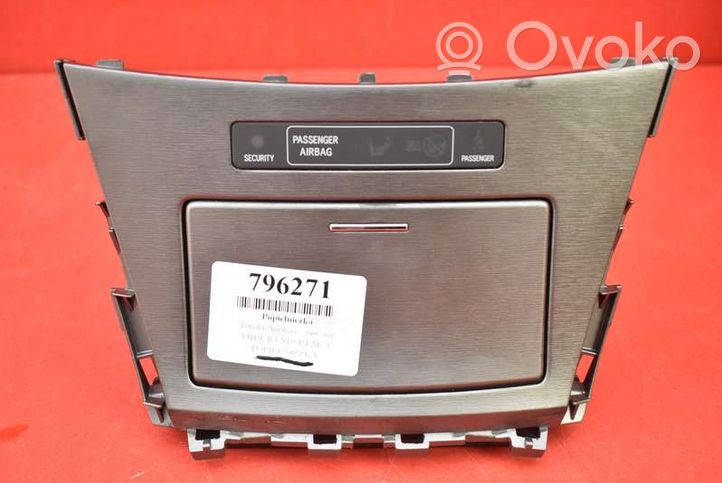 Toyota Avensis Verso Posacenere auto 58804-05110