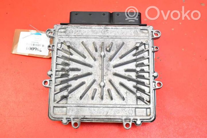 Volvo V60 Komputer / Sterownik ECU silnika 31336983