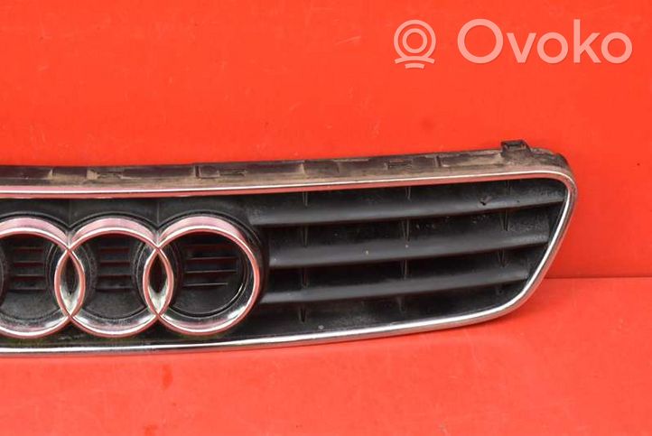 Audi A3 S3 8L Grotelės priekinės 8L0807683